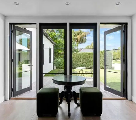 Niestandardowe czarne wahadłowe drzwi ze szkła termoizolacyjnego z powłoką proszkową ze stopu aluminium